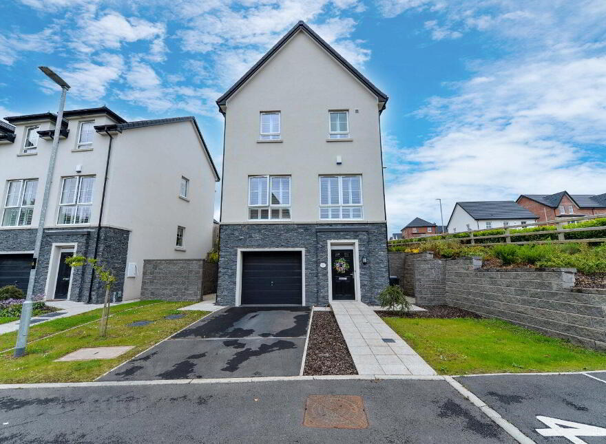 12 Millmount Quarry Close, Dundonald, Belfast, BT16 1BN photo