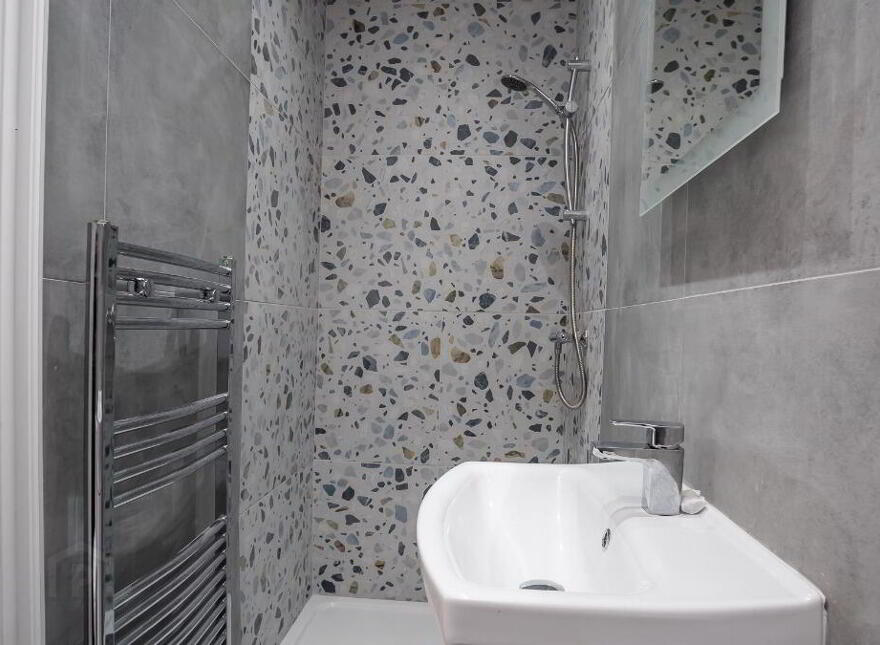 Apt 6, 19 Camden Street, Belfast, BT9 6AT