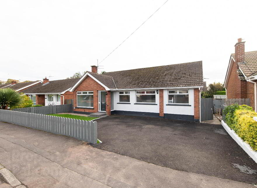 5 Oakland Crescent, Carrickfergus, BT38 7PY photo