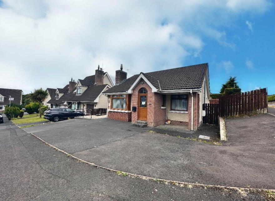 85 Lagmore Dale, Lagmore, Belfast, BT17 0TF photo