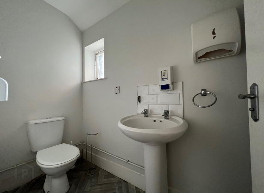 52 Elmwood Avenue, Belfast, BT9 6AZ