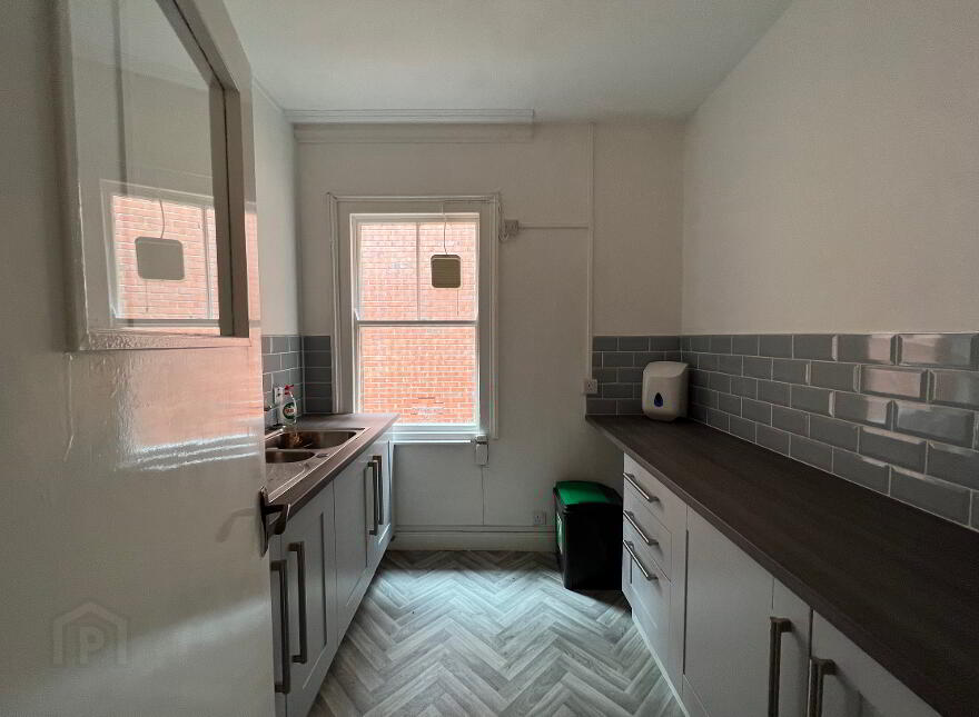 52 Elmwood Avenue, Belfast, BT9 6AZ