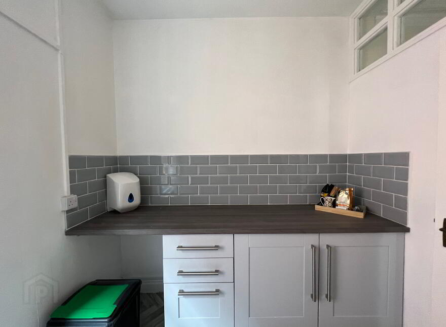 52 Elmwood Avenue, Belfast, BT9 6AZ