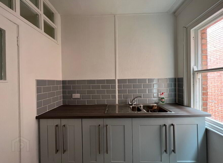52 Elmwood Avenue, Belfast, BT9 6AZ