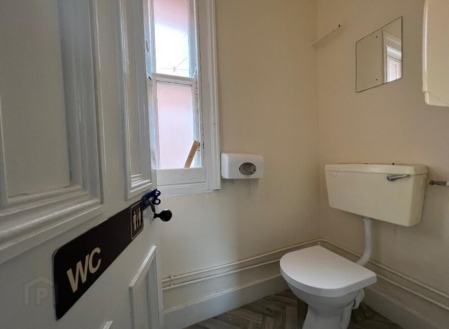 52 Elmwood Avenue, Belfast, BT9 6AZ