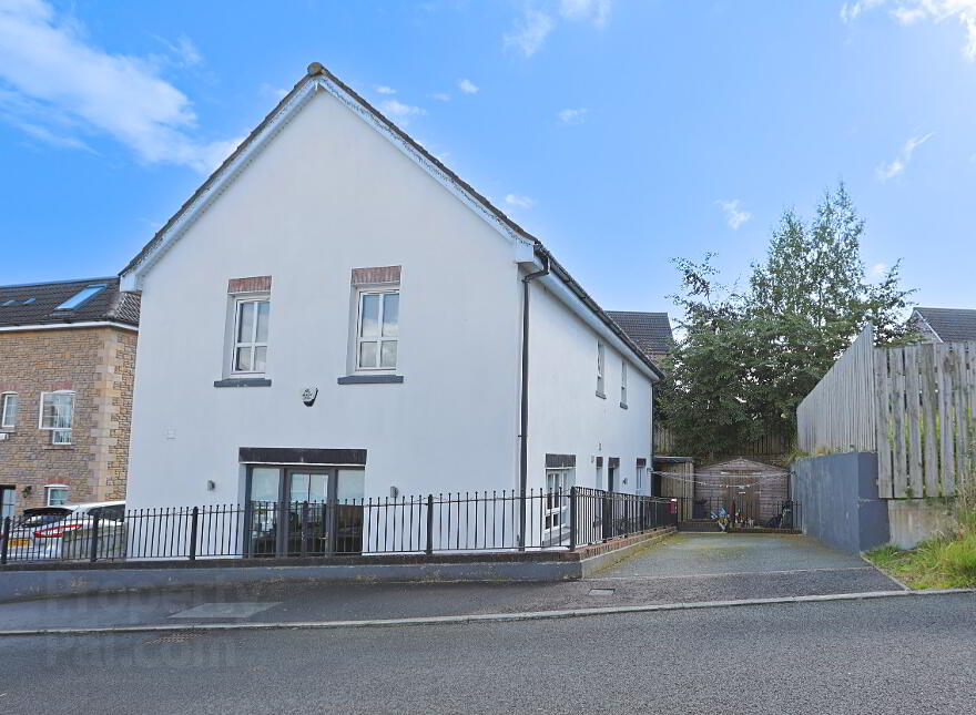 5 Broomhill Courtyard, Magheralin, Craigavon, BT67 0UX photo