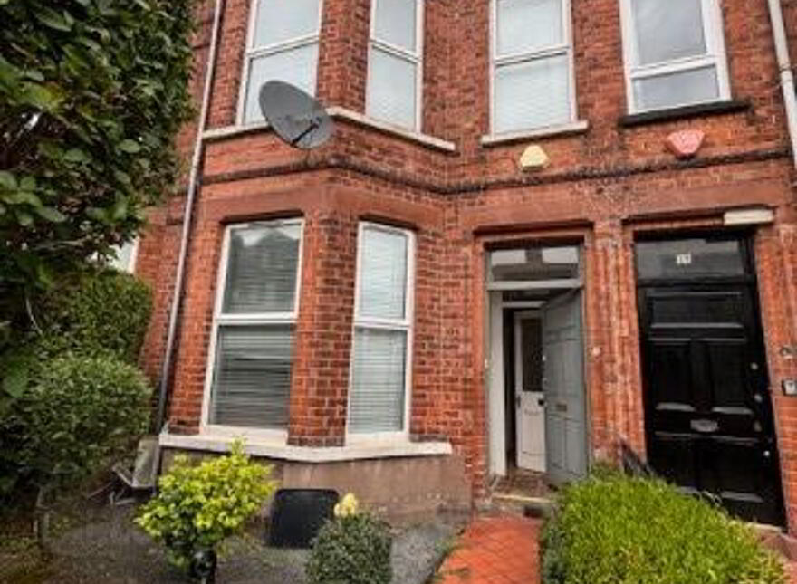 Great Five Bedroom House, 41 Malone Avenue, Queens Quarter, Belfast, BT9 6EP photo