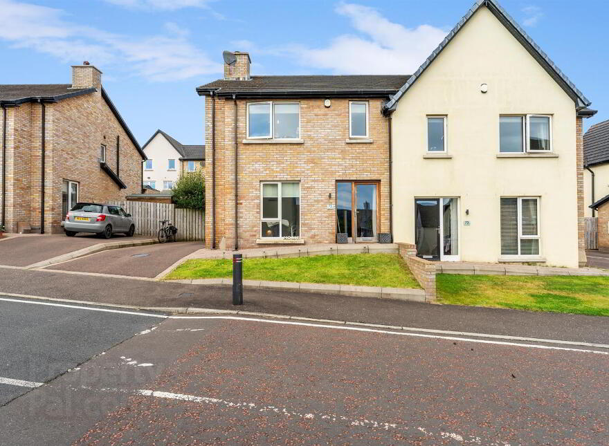 75 Lakeview Manor, Newtownards, BT23 4US photo