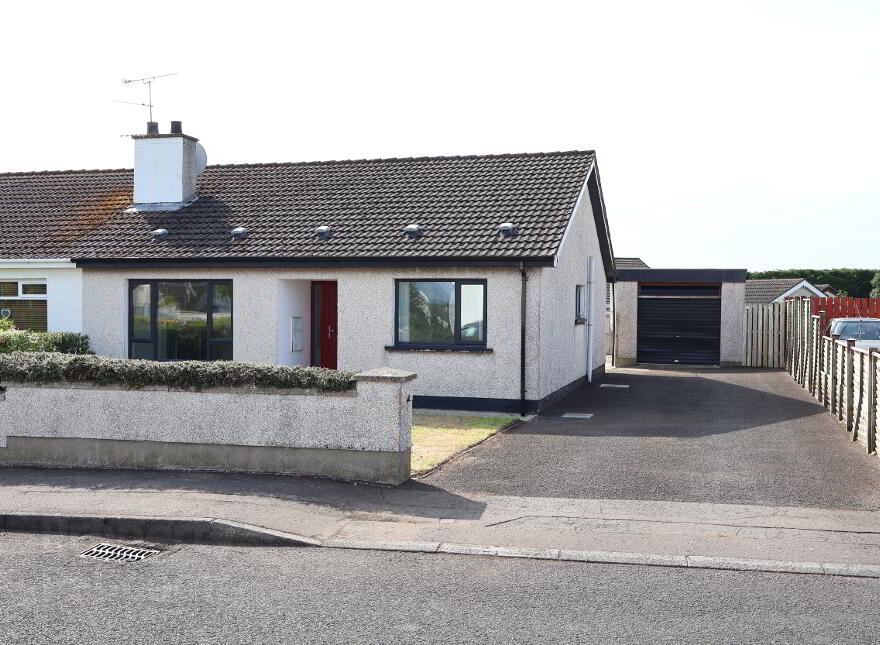 142 Castle Park, Limavady, BT49 0SR photo