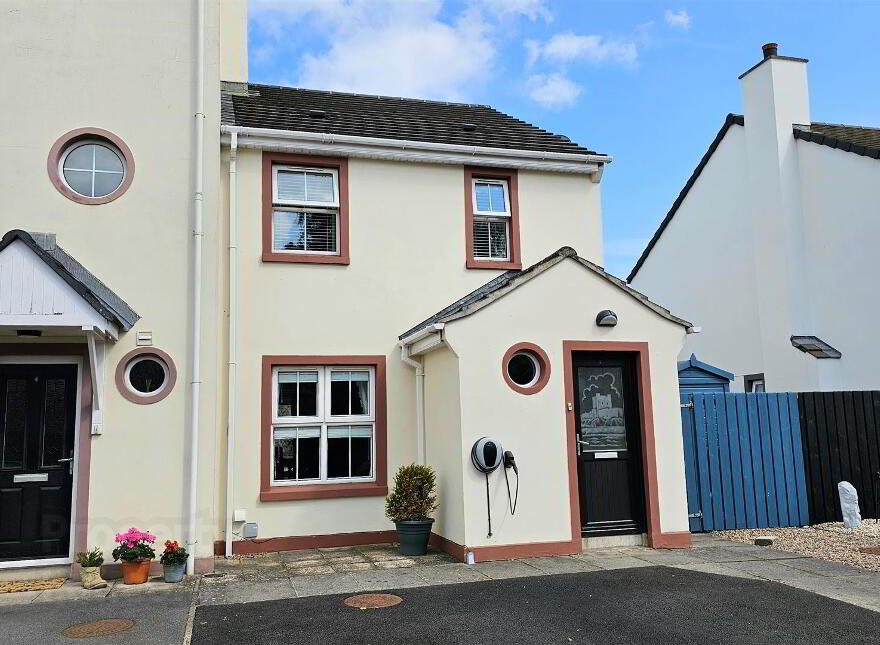 5 Castlerocklands, Carrickfergus, BT38 8FY photo