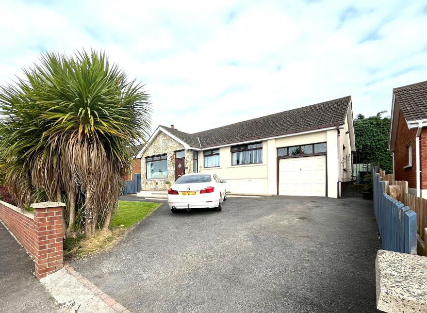 6 Oakland Crescent, Carrickfergus, BT38 7PY photo