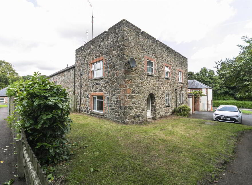 5a Seymour Hill Mews, Dunmurry, Belfast, BT17 9PW photo