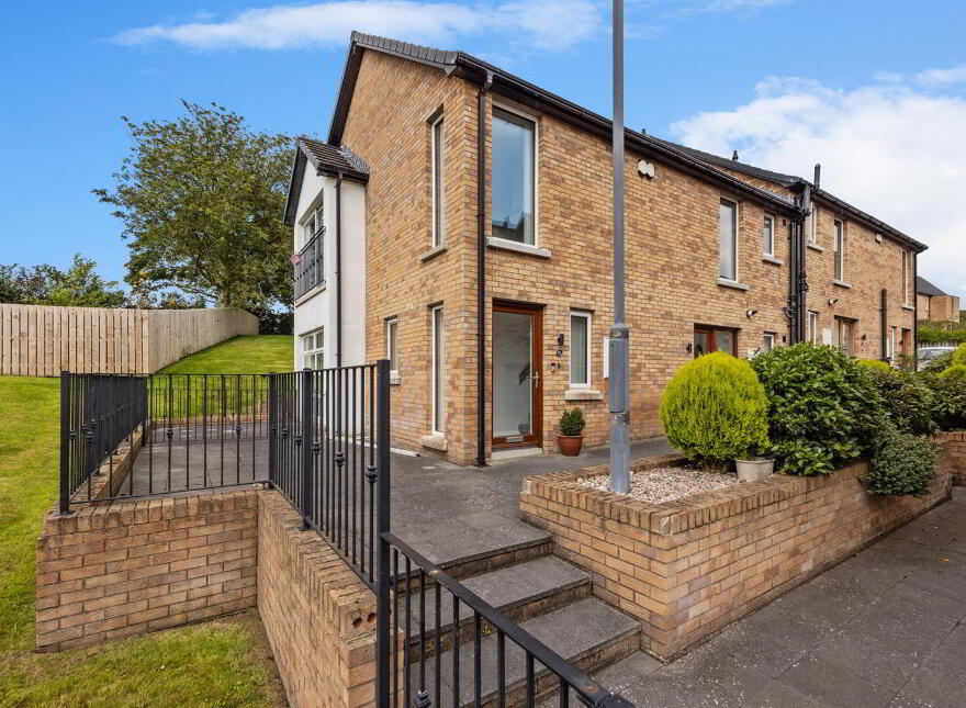 44 Lakeview Manor, Newtownards, BT23 4US photo