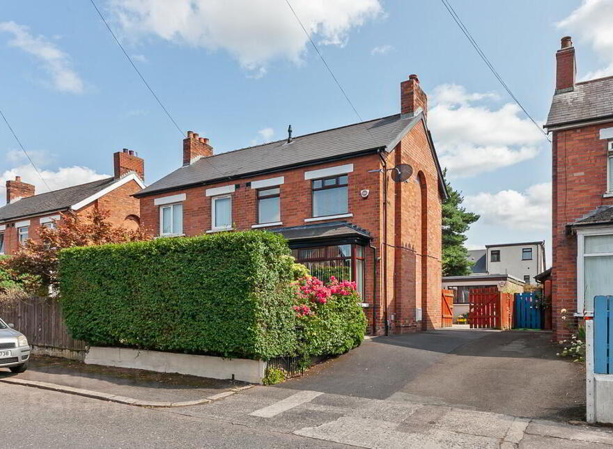 16 Ormonde Gardens, Belfast, BT6 9FL photo