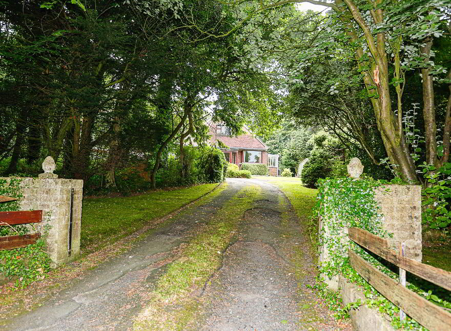 4 Sloans Avenue, The Roundabout, Saintfield Road, Carryduff, BT8 8DG
