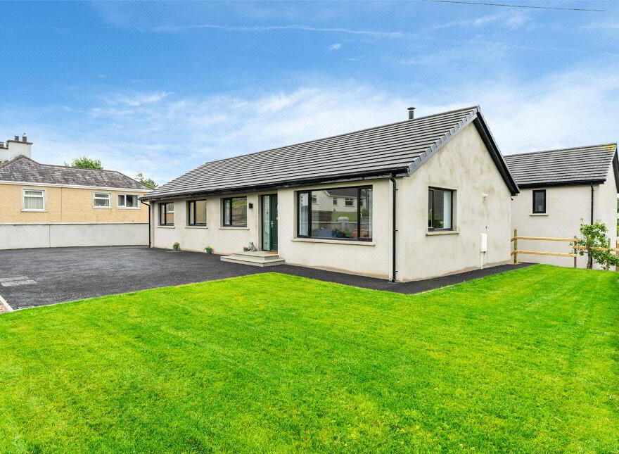 81 Barban Hill, Dromore, BT25 1PS photo