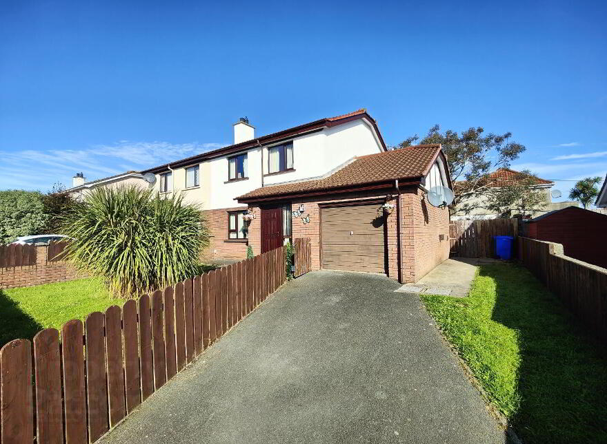 18 Grange Manor, Kilkeel, BT34 4NH photo