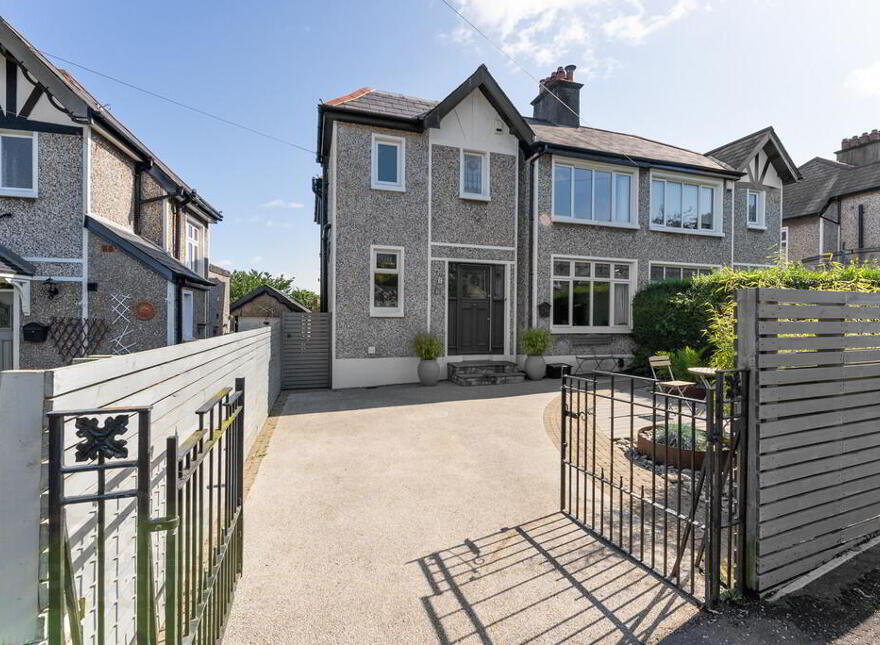 92 Galwally Park, Ormeau Road, Belfast, BT8 6AH photo