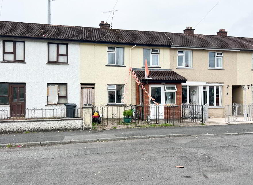 25 Nialls Crescent, Armagh, BT60 4AP photo