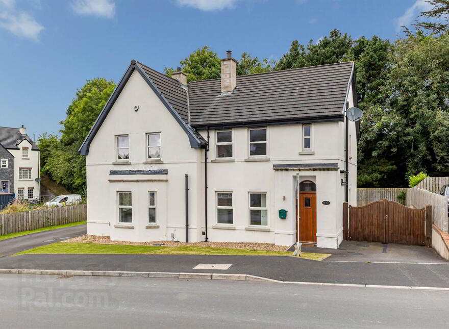 47 Cambric Court, Dromore, BT25 1TH photo