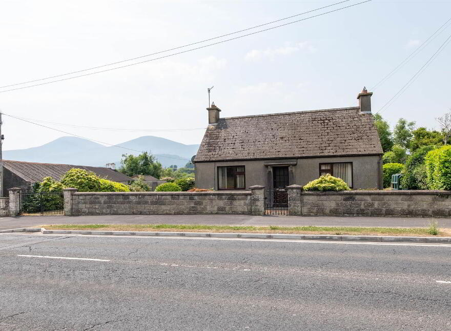 136 Newcastle Road, Castlewellan, BT31 9HF photo