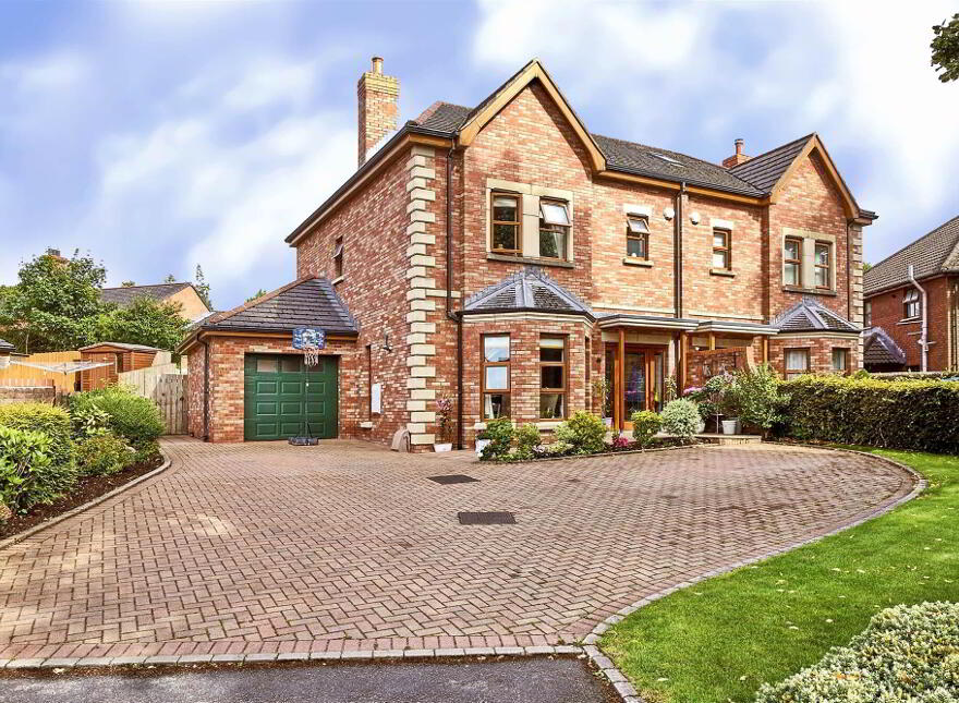 33 Tweskard Park, Belmont Road, Belfast, BT4 2JZ photo