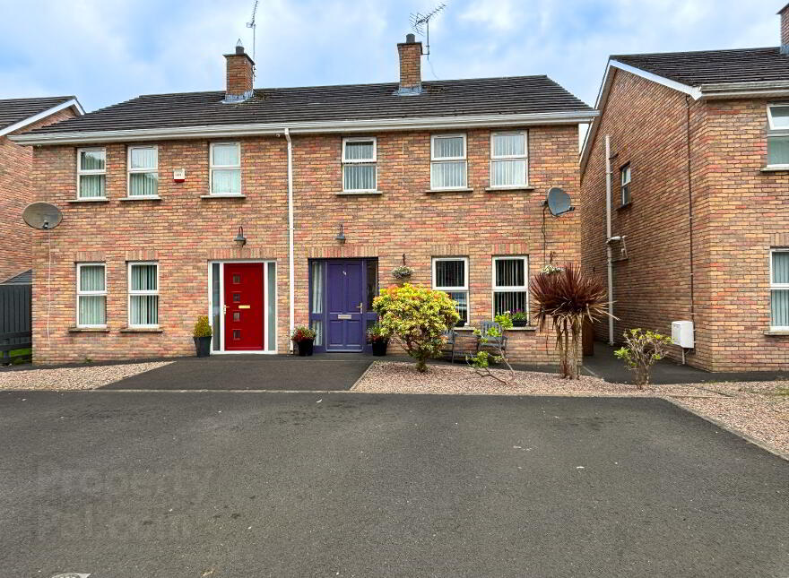 84 Niblock Oaks, Antrim, BT41 2DP photo