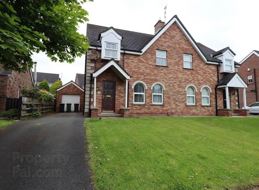 28 Hollyburn, Lisburn, BT28 2YL photo