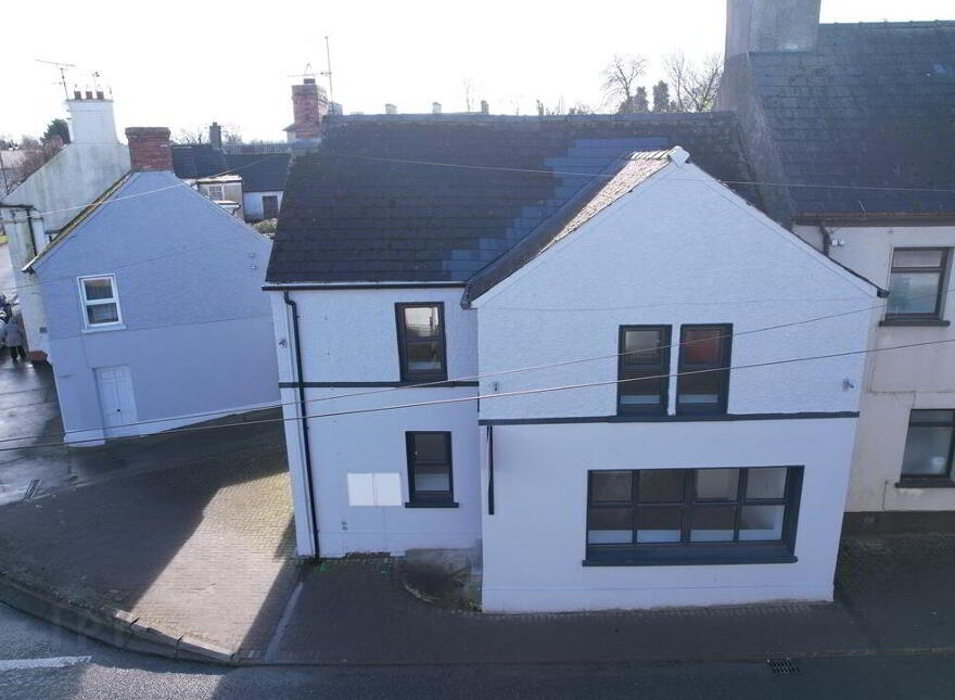 2 Apartments, Main Street, Rathdowney, Laois, R32FW62