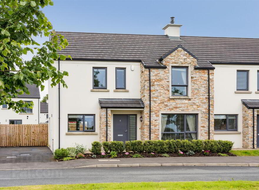 8 Oakwood, Antrim, BT41 2FE photo