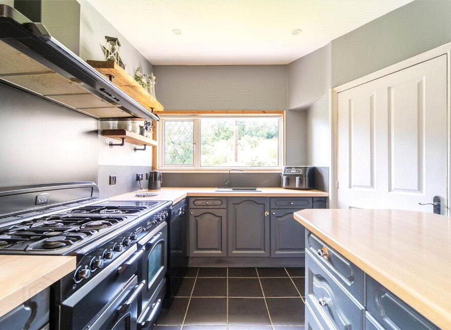 54 Magheralave Road, Lisburn, BT28 3SE