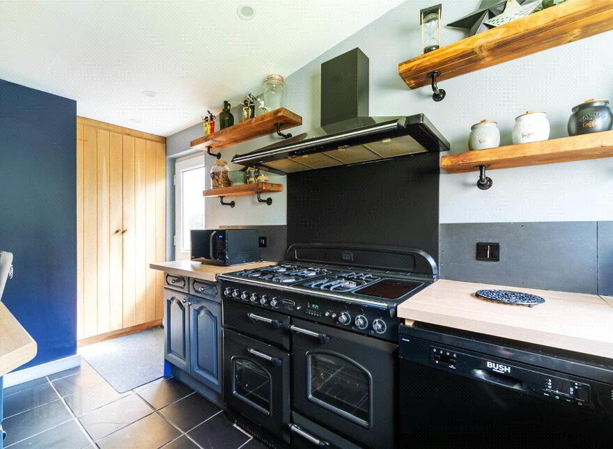 54 Magheralave Road, Lisburn, BT28 3SE
