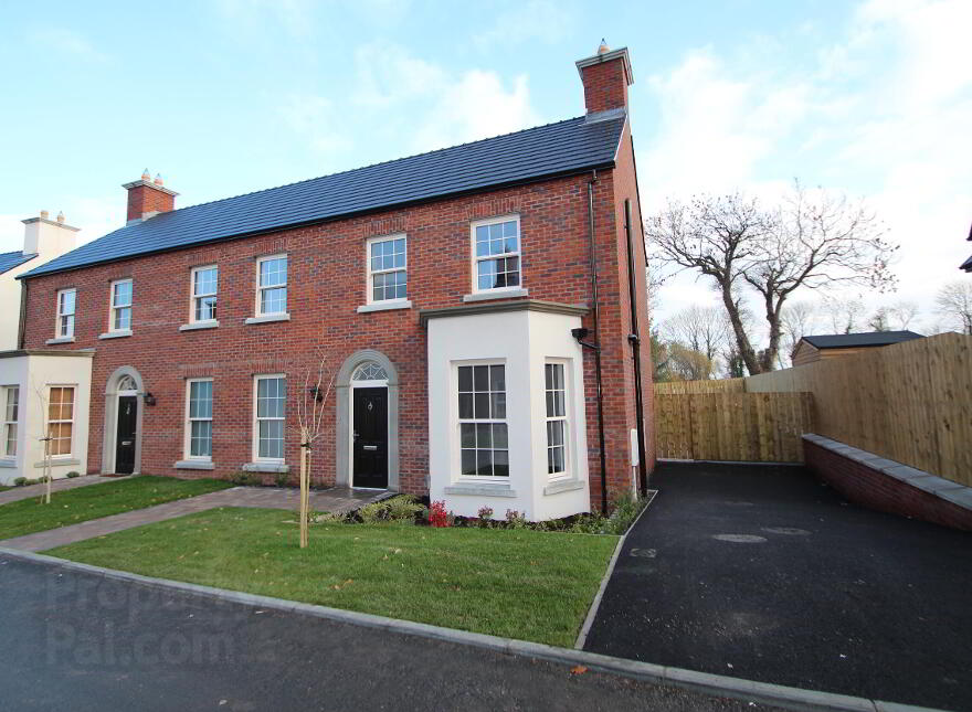 4 Bracken Hall, Portadown, Craigavon, BT63 5XG photo