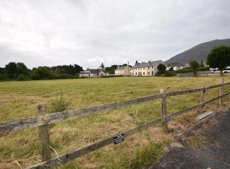 Site, Lahardaun, Ballina