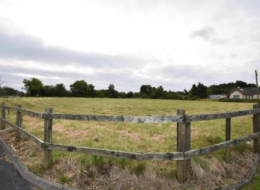 Site, Lahardaun, Ballina