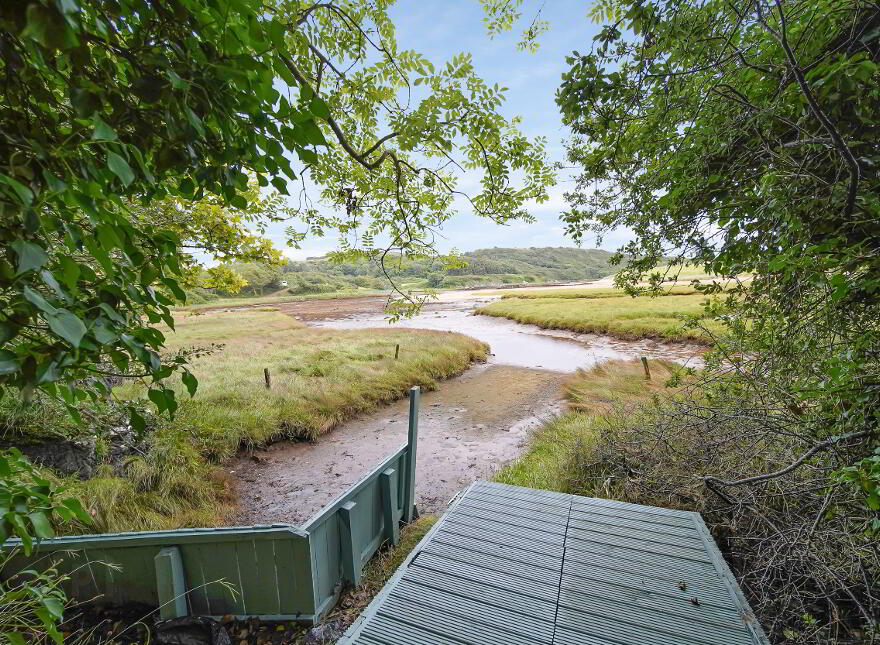 The Narrows, 8 Fintra Bay, Killybegs, F94R8Y4