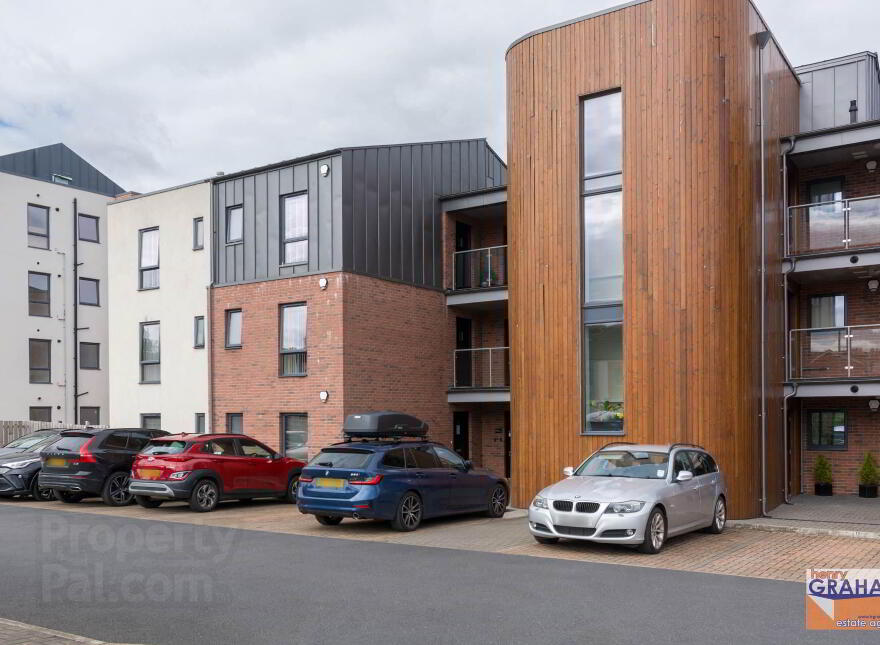 Apt 4, Quay Meadows, Lisburn, BT27 5FL photo