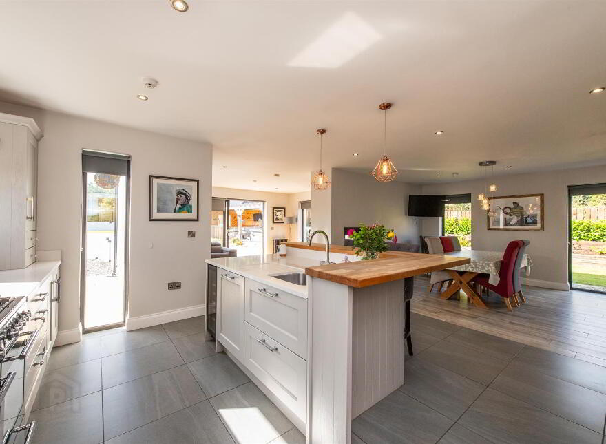 42b The Heights, Loughinisland, Downpatrick, BT30 8PX