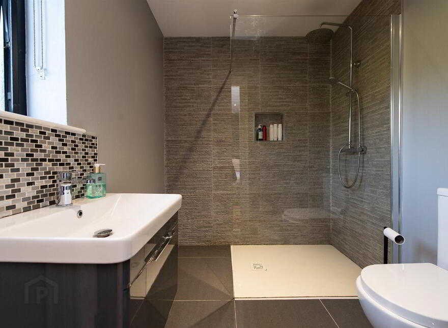 42b The Heights, Loughinisland, Downpatrick, BT30 8PX