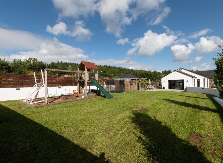 42b The Heights, Loughinisland, Downpatrick, BT30 8PX