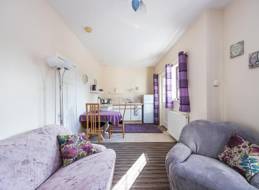 Ballinderry Country House, 1c Old Road, Ballinderry Upper, Lisburn, BT28 2NJ