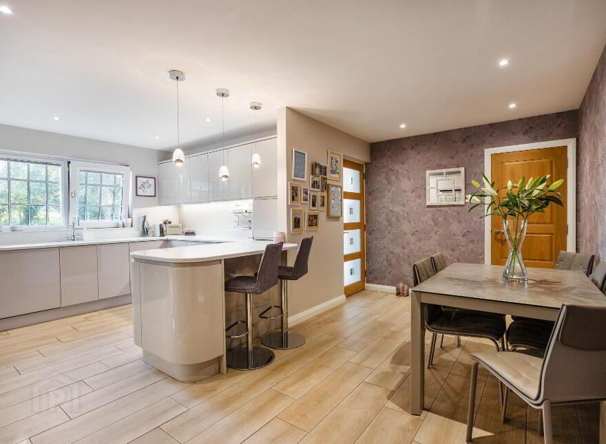 Ballinderry Country House, 1c Old Road, Ballinderry Upper, Lisburn, BT28 2NJ