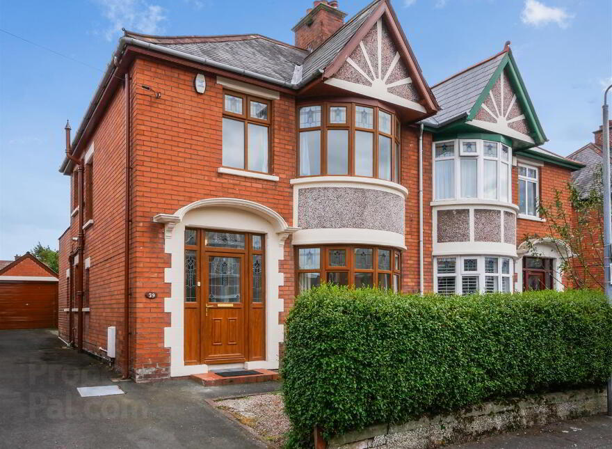 39 Knock Eden Park, Belfast, BT6 0JF photo