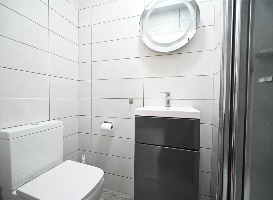 Room 6, 9 Eglantine Avenue, Belfast, BT9 6DW