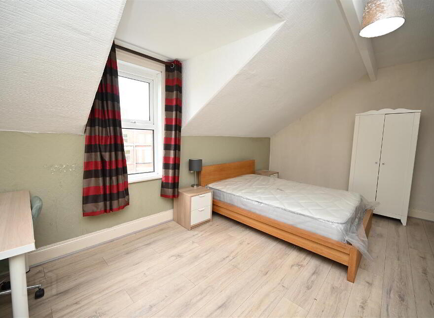 Room 6, 9 Eglantine Avenue, Belfast, BT9 6DW