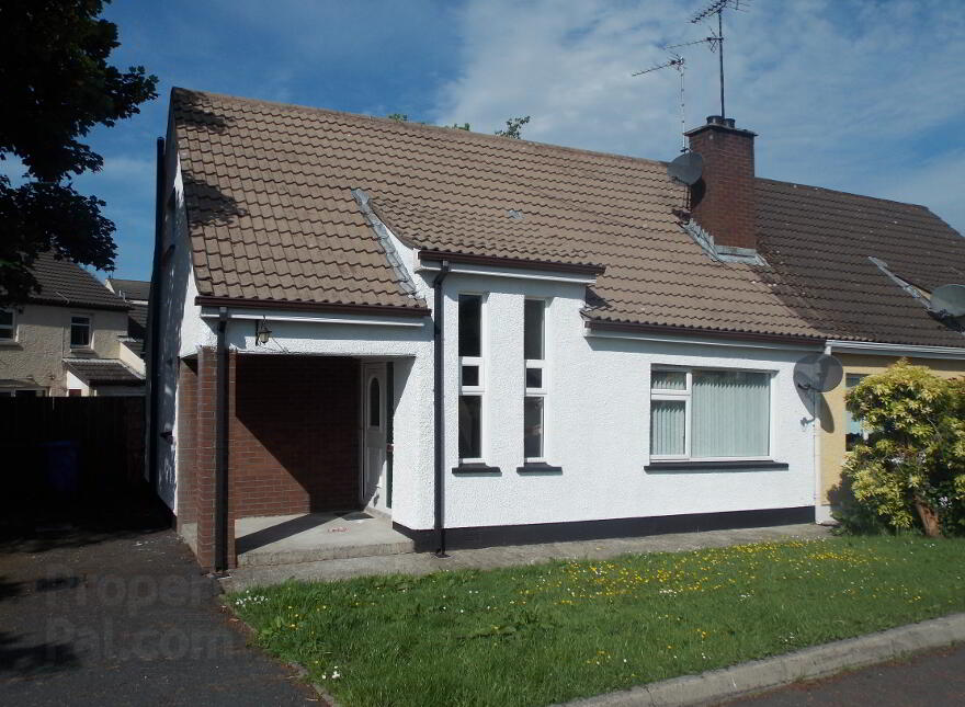 17 Meadowvale Park, Omagh, BT79 7RB photo