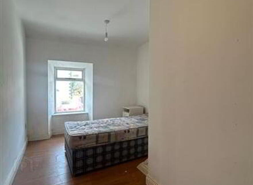 Pound St, Ballaghaderreen, F45TC62