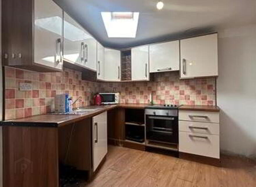 Pound St, Ballaghaderreen, F45TC62