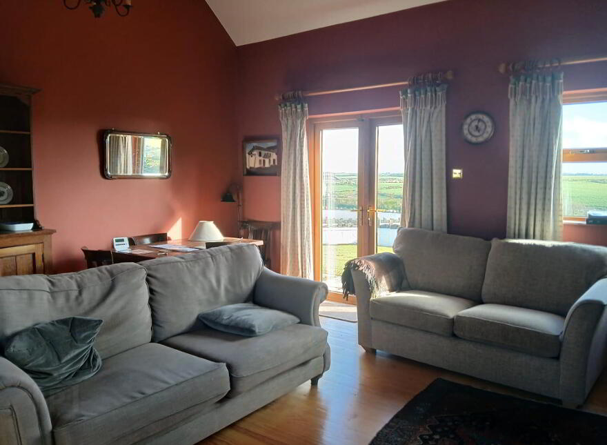 HOLIDAY, 5 Aird Clachan, Bushmills, BT57 8AS