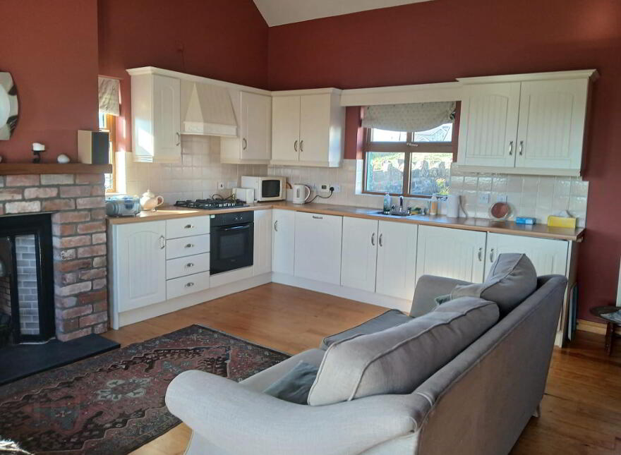 HOLIDAY, 5 Aird Clachan, Bushmills, BT57 8AS